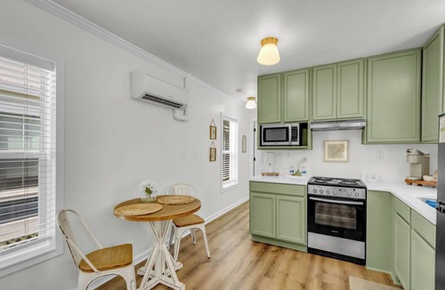 Ocean Springs Cottage | Casita Blanca - Coastal Getaway