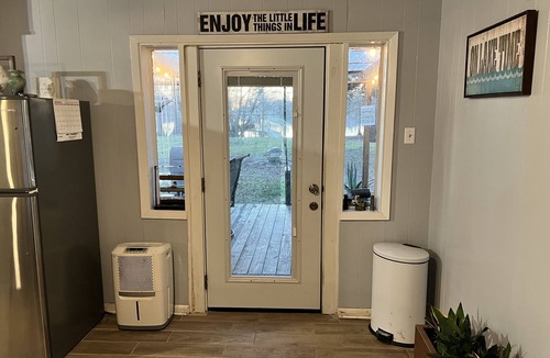 Newellton House | Castaway Cottage, a haven of peace and relaxation, awaits you.