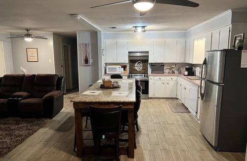 Newellton House | Castaway Cottage, a haven of peace and relaxation, awaits you.