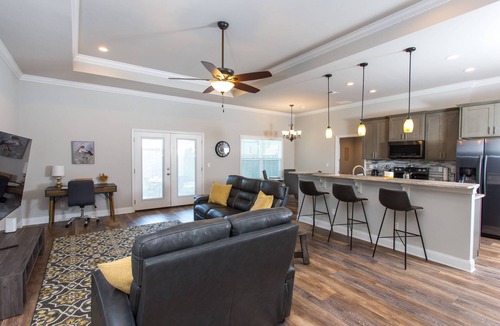 Mary Esther House | Castle Road Hideaway | Next to Hurlburt | Between Navarre & FWB | Pet Friendly | Fenced Yard | Patio