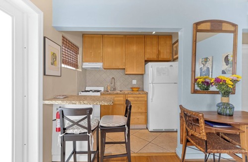 North Beach Apartment | Casual Beach living - 1 Bed/1 Bath Old Florida Garden apartment - Steps to beach