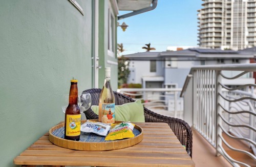 North Beach Apartment | Casual Beach living - 1 Bed/1 Bath Old Florida Garden apartment - Steps to beach