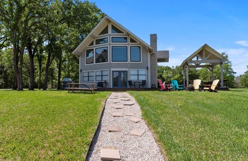 Tool House | Cedar Creek Lakeside Rental — Getaway with Kayak, Fishing, & Fire Pit!
