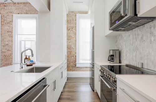 Downtown Condo | Celebrate in Luxury in this stunning 2/2!