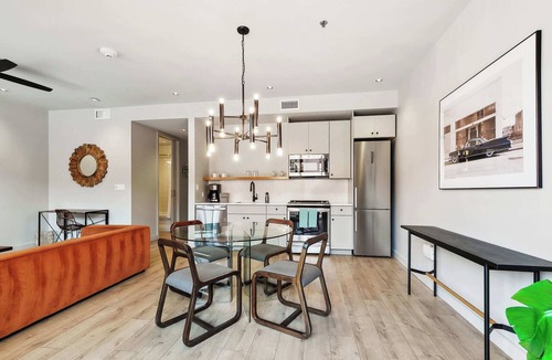 Central Business District Apartment | Central 1BR Apartment in CBD w/Balcony