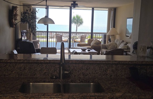 Central Beach Condo | Central Beach Ocean Front Condo-Walk To Shops And Restaurants