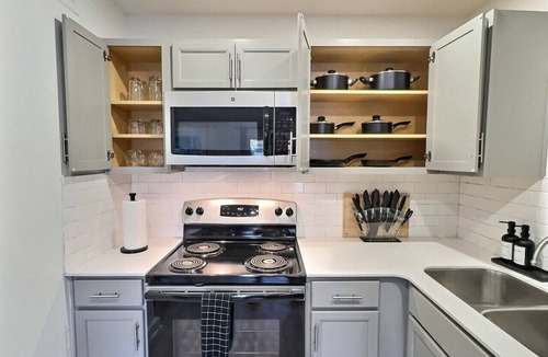 Birmingham Apartment | Central Bham Retreat w/Private Balcony + Parking