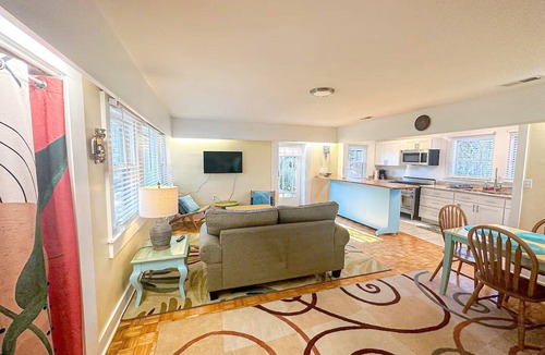 Long Beach House | Central Location Beach Access BBQ Patio Cottage