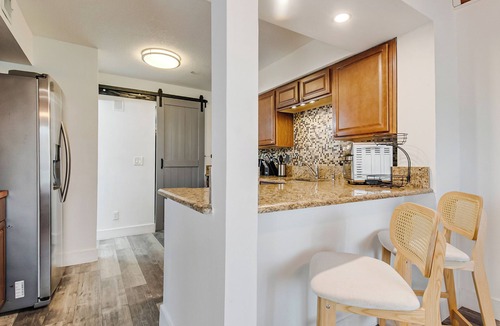 Florida Center North House | CENTRAL LOCATION & Lakefront views!-Orlando townhome in hidden quiet community