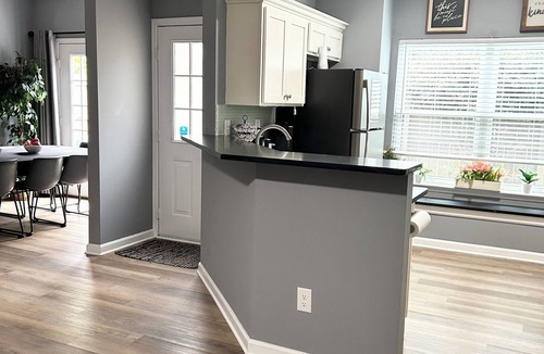 Madison Cottage | Central Madison Spot Near Work & Attractions
