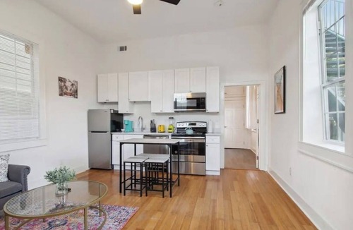 South 7th Ward Apartment | Centrally located 1bed 1bath,walk to French Q, Bourbon St. & Jazz venues