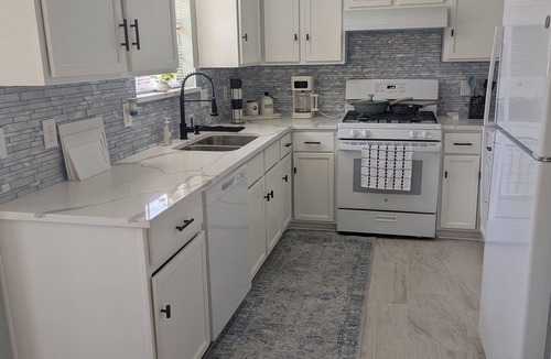 Highlands House | Centrally located 3-bedroom 2bath house in charming Baytown. Enjoy your stay