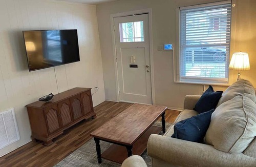 Hillcrest House | Centrally Located Hillcrest Retreat in Little Rock