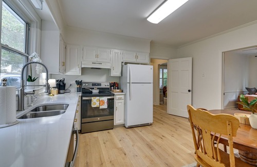 Oxford House | Centrally Located Home ~ Steps to Oxford Square!