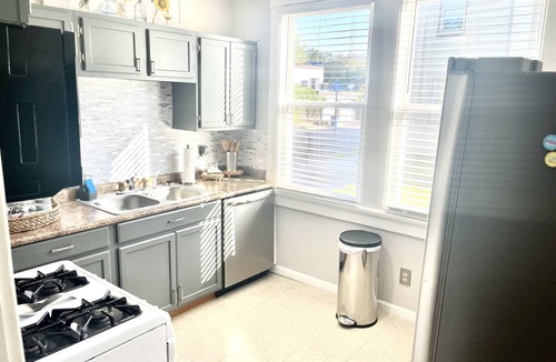 Broadmoor House | Centrally Located/Nice neighborhood/cozy home
