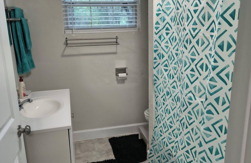 Jacksonville House | Centrally located 3-Bedroom Large Lot Country Family home in sunny Jacksonville