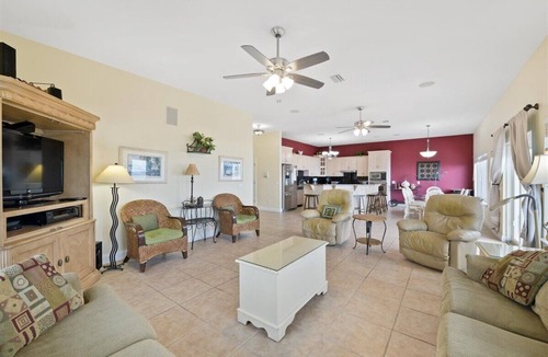 Lullwater Beach On Gulf Of Mexico House | CFLAT - Large, luxurious beachfront home located within walking distance to Pier Park
