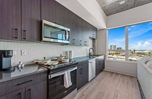 Channel District Apartment | Channelside Studio: Work | Live | Explore DT Area!