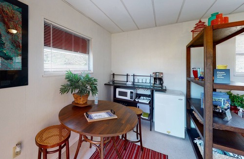 Carrabelle House | Charismatic getaway two miles to the beach with WiFI & central AC - snowbirds OK