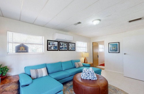 Carrabelle House | Charismatic getaway two miles to the beach with WiFI & central AC - snowbirds OK