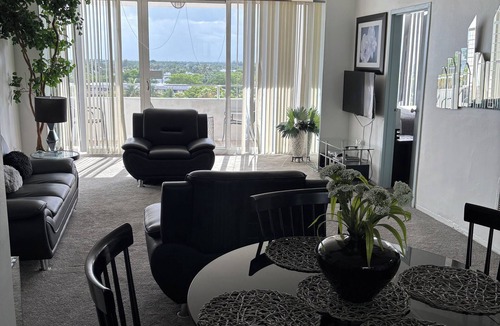 Galt Mile Apartment | Charming 1-bedroom apartment with AC in Fort Lauderdale at Ocean Manor