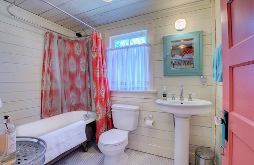 Hillcrest Cottage | Charming 1-Bedroom Backyard Cottage in Little Rock's Hillcrest Historic District