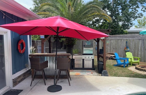 Pretty Bayou House | Charming 1-bedroom bungalow in enchanting Panama City with WiFi, AC