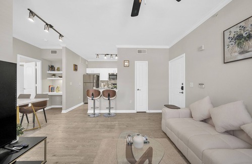 Alden Bridge Apartment | Charming 1BR Near Woodlands Pool & Gym
