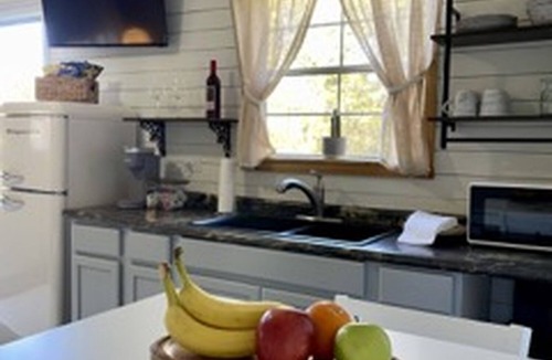 New Albany House | Charming 1BR Pet-Friendly Cottage - Peaceful Stay Near Downtown New Albany
