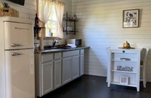 New Albany House | Charming 1BR Pet-Friendly Cottage - Peaceful Stay Near Downtown New Albany