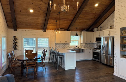 Sulphur Springs House | Charming 2-bedroom farmhouse in awesome Sulphur Springs, Texas