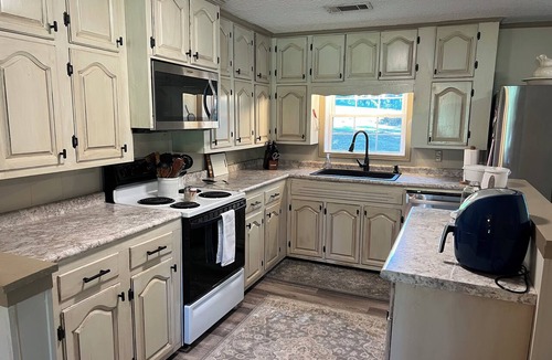 New Albany Cottage | Charming 2-bedroom cottage with AC in New Albany area only minutes from Ole Miss