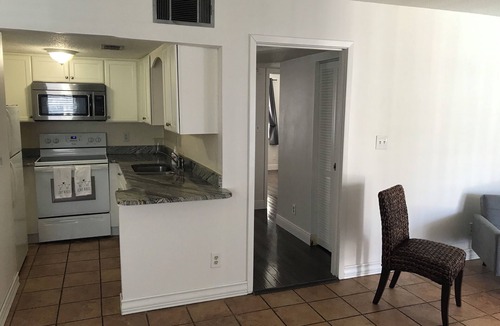 Shalimar Condo | Charming 2-bedroom condo w/AC Shalimar's best kept secret - Walk to sunset