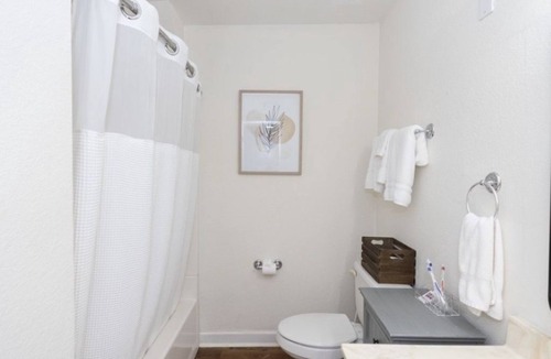 Oxford Condo | Charming 2-bedroom condo in lovely Oxford