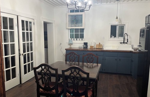 Robeline House | Charming 2-bedroom country cottage with 2 bedrooms and WiFi.
