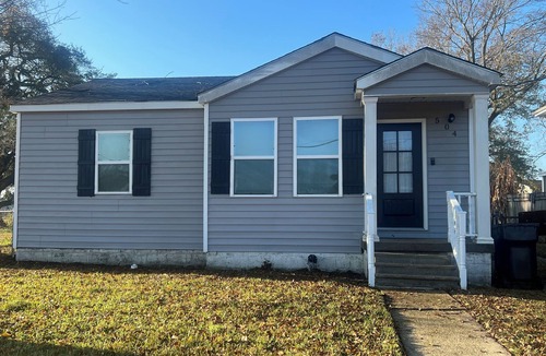 Chalmette House | Charming 2-bedroom house with WiFi, AC, Home Office,backyard in lovely Chalmette