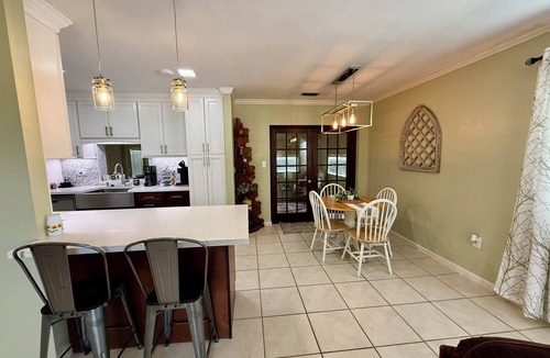 Sebring House | Charming 2-bedroom home in beautiful Sebring with tranquil reading & work space.