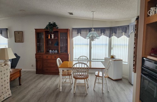 Fussels Corner House | Charming 2-bedroom house in peaceful Lakeland with AC and community ammenities
