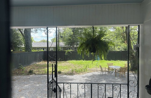 Monroe House | Charming 2-bedroom house with WiFi, AC in welcoming Monroe