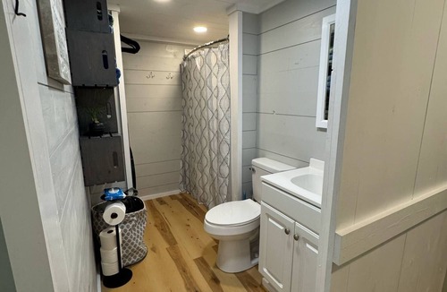 Scobey House | Charming 2-bedroom pet friendly mobile home in brilliant Courtland with WiFi, AC