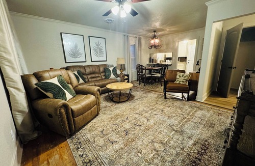 East Camden House | Charming 2-bedroom house in East Camden with AC, WiFi