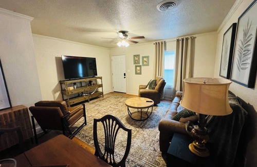 East Camden House | Charming 2-bedroom house in East Camden with AC, WiFi