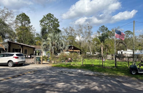 Del Rio Cottage | Charming 2-bedroom cottage with AC on an active horse farm in Mandarin
