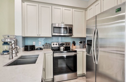 West Kissimmee Cottage | Charming 2BD Cottage near Hotel & Disney