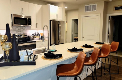 Missouri City Apartment | Charming 2BR/2BA Apt with Attached Garage, Pool, Fitness Center & Prime Location
