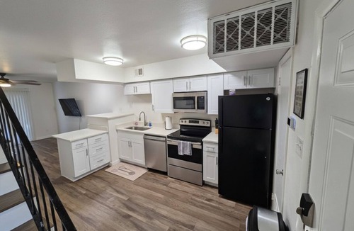 Capital View Apartment | Charming 2BR near Downtown Little Rock