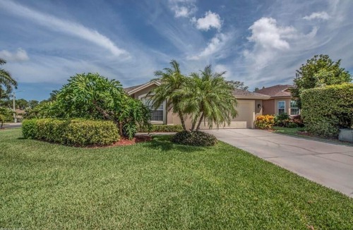 Central Naples House | Charming 3/2 Home in gated community of Briarwood with large private pool
