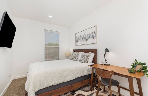 South Arlington Bed & Breakfast | Charming 3-bedroom bed & breakfast with AC, WiFi in Grand Prairie