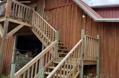 Winona House | Charming 3-bedroom barn in quaint Winona with AC