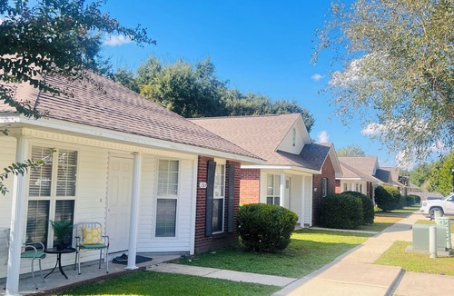Niceville House | Charming 3-bedroom Bungalow in Destin FL. Relax, Recharge, Repeat!